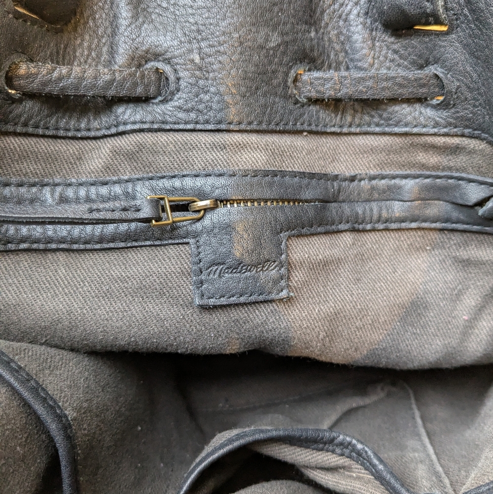 MADEWELL | Convertible Black Leather Crossbody Bucket Bag With Drawstring - Picture 7 of 7